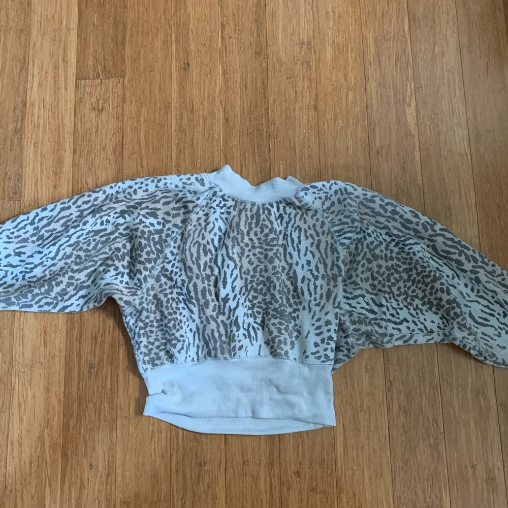 cropped printed crew